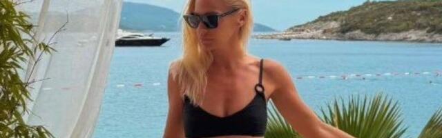 Vrelija od peska! Nataša Bekvalac spustila bratele, a poze na ležaljci su čista erotika (VIDEO)