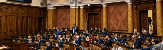 Од 62 потписника у сали само 48: Опозиција заказала расправу, па није дошла