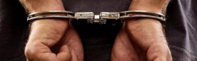 ZORAN SE POLIO BENZINOM I PRETIO DA ĆE SVE ZAPALITI! Uhapšen muškarac kod Obrenovca