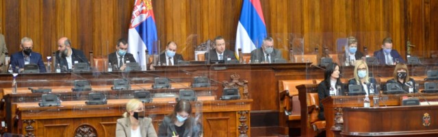 Skupština Srbije usvojila Zakon o ćirilici