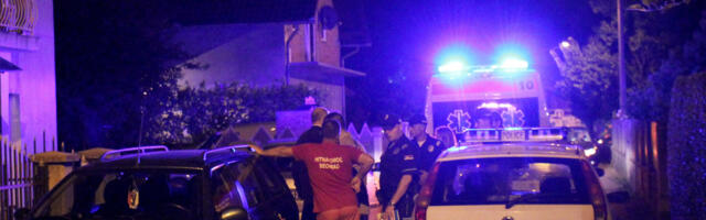 "JUGOM" SE ZAKUCAO U BETONSKU BANDERU, HITNO PREVEZEN U BOLNICU: Ovako izgleda vozilo nakon udesa (VIDEO)