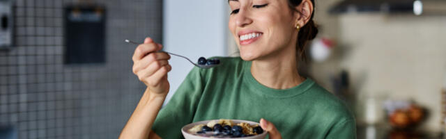 ŠAKA OVOG VOĆA dnevno čuva srce, mozak i creva: Samo 200 g pravi veliku razliku!