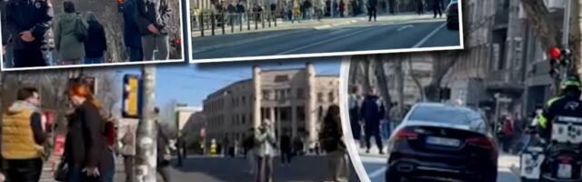 GOSI radi punom parom: Šačica blokadera ispred Pravnog fakulteta - Pogledajte šta rade zgubidani (VIDEO)