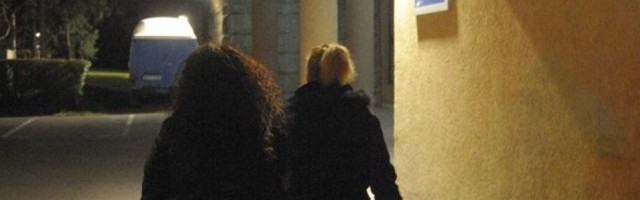 DETALjI PROSTITUCIJE U ŠAPCU: Četiri devojke sa juga Srbije zatekli sa trojicom klijenata - na ovaj prizor je naišla policija