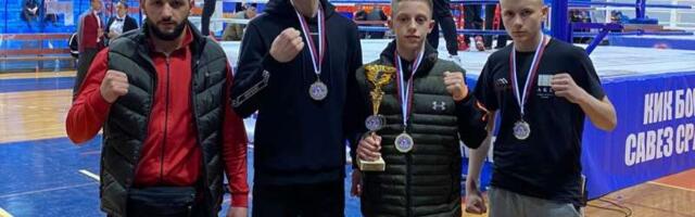 Pazarcima tri zlata u ful kontaktu