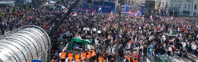 "Obrnuli igricu": Penzioneri iz Lapova uzeli SNS dnevnice i sa njima uradili nešto o čemu mreže bruje (FOTO)