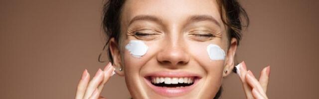 Med pegla bore oko očiju! Skinite GODINE sa lica uz pomoć prirodnih namirnica