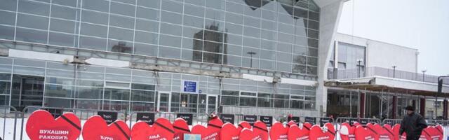 Prebilič položio venac u NS: Neverovatno je da su u zatvoru oni što traže odgovornost za nadstrešnicu, a odgovorni - baš nisu