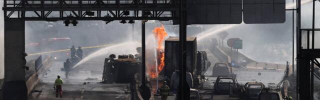 Snažna eksplozija na autoputu, ima mrtvih! Cisterna sa gasom se zaletela na most, usledio pakao (FOTO/VIDEO)