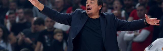 Skandal u Atini: Ataman krenuo da bije trenera Valensije, Lesor ih razdvajao (VIDEO)