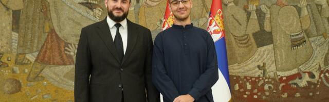 Zukorlićev kabinet obezbijedio stipendiju Omeru Mihovića za nastavak školovanja na trećoj godini Oxforda