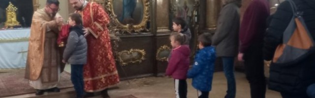PORUKE LJUBAVI I VERE: Ovako je u pravoslavnim hramovima proslavljen Božić u Kikindi/FOTO/VIDEO/