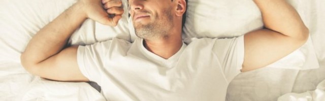 KOJI JE IDEALAN POLOŽAJ ZA SPAVANJE UKOLIKO IMATE BOLOVE? Ovi saveti vam mogu pomoći!