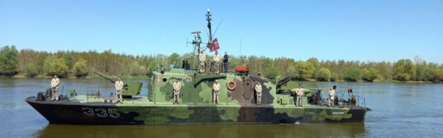 (VIDEO) NIKAD ZABORAVITI, NIKAD OPROSTITI! HEROJI NE UMIRU, NEPRIJATELJI IH PAMTE, A MI?! Posada monitora Drava nije ustaknula, a bilo ih 100 na jednog...