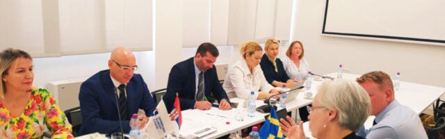 Vesić poručio - Srbiji dovoljno dozvola za auto-prevoznike koji voze u Švedsku!