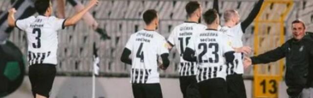 PARTIZAN KONTROLIŠE SVE U SURDULICI: Crno-beli gaze Radnik!