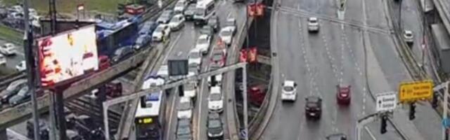 BEOGRAD U CRVENOM SA SVIH STRANA! Od Zmaja pa do Dušanovca vozila mile, a CENTAR JE POSEBNA PRIČA - HAOS! (FOTO)