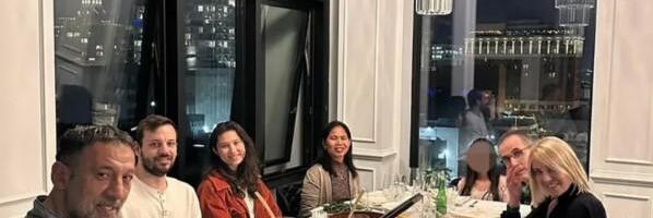 STIGLA SNAJKA SA FILIPINA! Ovo je žena sina Vlade Divca: Isplivala slika iz luksuznog doma, porodica na okupu (FOTO)