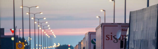 Без чекања за путничка возила, теретњаци на Батровцима стоје и до 15 сати