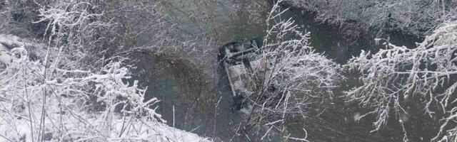 Četiri žene sletele kolima u reku, izvlačili ih meštani i vatrogasci: Drama kod Bijelog Polja