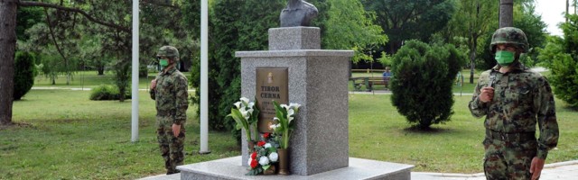 Preko 50 odsto građana za intervenciju na KiM, 73 odsto za vojni rok