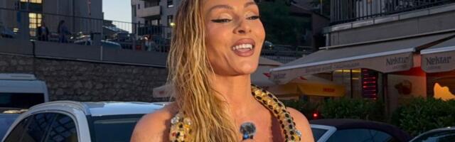 Anabela sa zmijom oko vrata došla na koncert Devedesetih, pa priznala zašto Vesna i Đole Đogani ne nastupaju