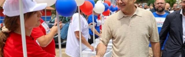 "SPREMAMO SE ZA POBEDNIČKU KAMPANJU!" Vučević u Jagodini posetio nove prostorije SNS (VIDEO)