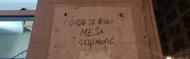 Već dve godine niko nije sredio ploču Meše Selimovića na Dorćolu koju su ukrali vandali