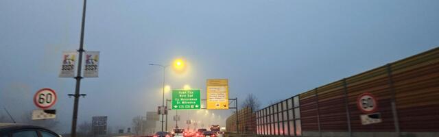 Beograđanka 3 puta jutros zamalo poginula u saobraćaju, u vožnji od 9 km: BMW kroz maglu sekao sve kao nož