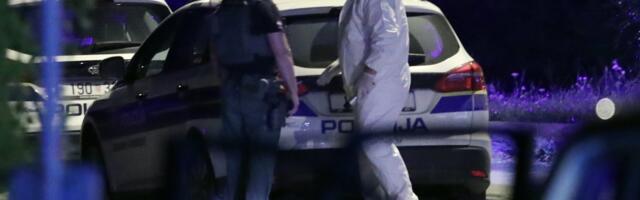 Automobil sleteo u kanal: Spasioci izvlače osobe iz vozila