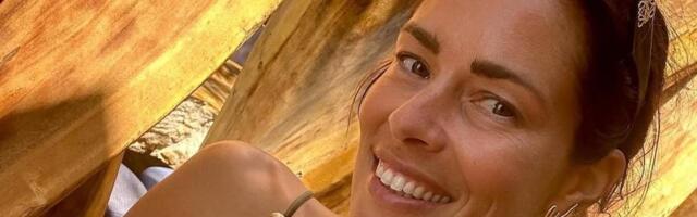 Ana Ivanović objavila fotografije u zanosnoj beloj haljini, a svi gledaju u prsten! /FOTO/