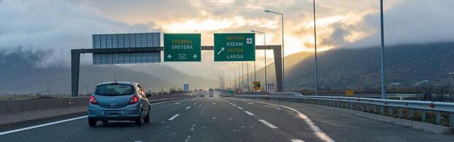 Državljanin Srbije pijan vozio u suprotnom smeru na obilaznici oko Soluna i izazvao udes
