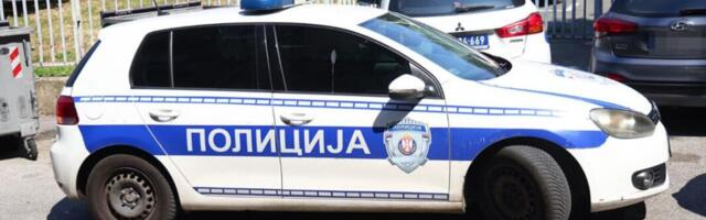 Ostavio ključ u bravi na 5 minuta, kada se okrenuo usledio je šok: Od mercedesa ni traga, potraga u toku