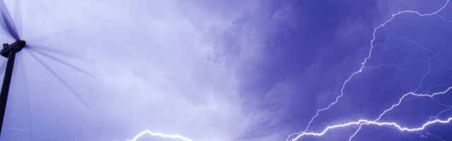 Plašite li se grmljavine? Uradite sledeće stvari kako biste se zaštitili!