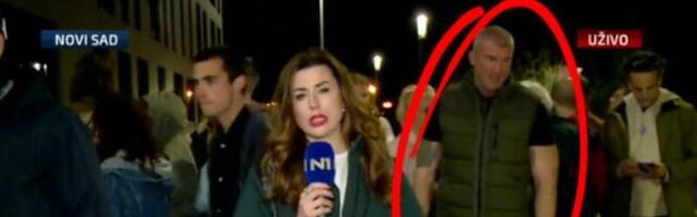 Polivao fekalijama Gradsku kuću, sada blokira zgradu RT Vojvodine! Bačulov na čelu terorista u Novom Sadu (FOTO)