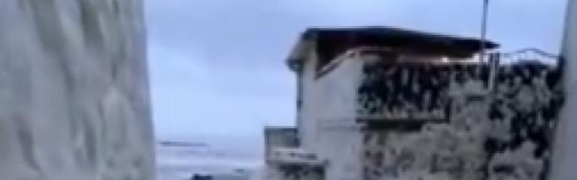 BIBLIJSKA PENA PREPLAVILA GRAD! Stanovnici u ŠOKU: Pola veka živim ovde, ovo nikad nisam video! (VIDEO)