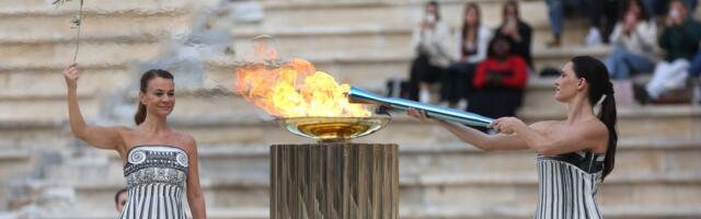 Svečanost u Atini: Olimpijski plamen predat organizatorima Zimskih olimpijskih igara