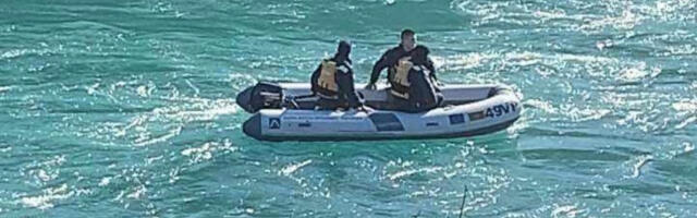 UŽAS NA SAVI Ima mrvih u prevrtanju čamca, hitne službe izvlače ljude iz hladne reke!