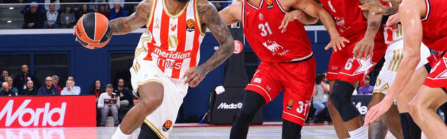 Nedopustivo: Miler-Mekintajer stao da vezuje pertle nasred parketa u toku napada Armanija (VIDEO)