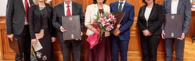 Univerzitet u Kragujevcu: Svetosavske nagrade dobila četiri profesora, 13 studenata stipendije (FOTO)
