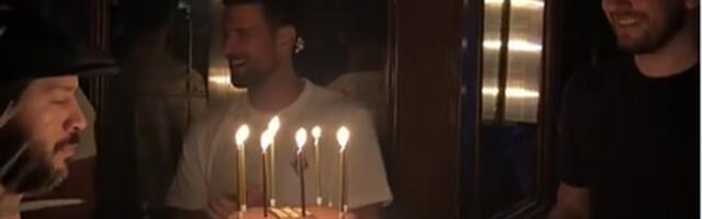 Šou u Los Anđelesu, a za sve su krivi Đoković i Dončić: Evo kako su zajedno proslavili Lukin rođendan /VIDEO/