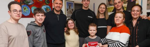 CRVENA ZVEZDA JOŠ JEDNOM POKAZALA HUMANOST: Veljković i Gudelj ugostili klince iz udruženja "Uvek sa decom"