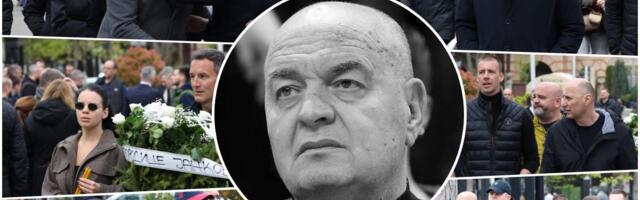 BIVŠI KOŠARKAŠI PARTIZANA U SUZAMA! Oproštaj od Duška Vujoševića je BOLAN - tu su i nekadašnji asovi Crvene zvezdem ali i drugih klubova! (FOTO, VIDEO)