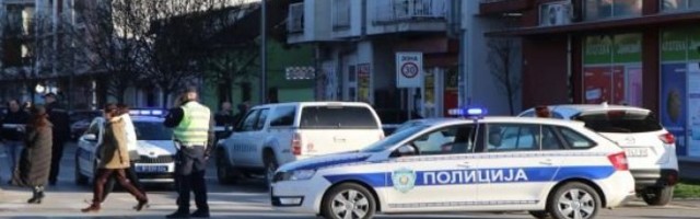 NOVOSADSKOJ POLICIJI PUNE RUKE POSLA! Uhapsili lopova, ženi na ulici oteo torbu, od dilera zaplenili heroin