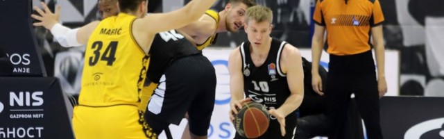 Partizanov oproštaj uz +22, Split bačen u baraž za opstanak