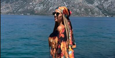 OVAKO IZGLEDA SVEŽE RAZVEDENA ŽENA: Marija Mikić se baškari na moru, vidno mršavija pozira na plaži - Nikad bolje nije izgledala (FOTO)
