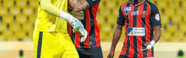 TOTALNI HAOS! MILAN BORJAN POBESNEO I POBIO SE SA SAIGRAČIMA: Jednog gurnuo glavom, drugog udario pesnicom