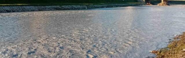 Šta je ovo s rekom: Kroz centar grada ko da teče asfalt