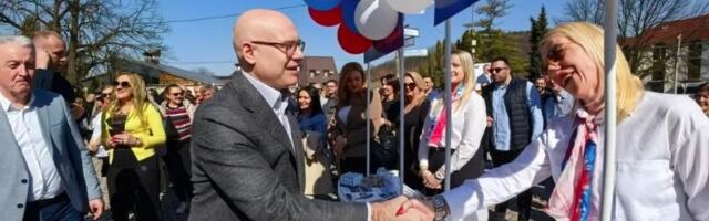 KAKAV DOČEK! DRAGAČEVSKA TRUBA ZA VUČEVIĆA U LUČANIMA: Bez države nema puteva, plata ni penzija - 29. mart je presudan!