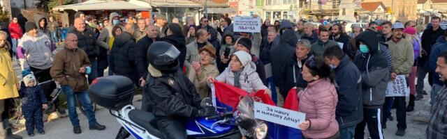 Motociklista provocira građane u Vranju, nisu mu dozvolili da prođe kroz blokadu